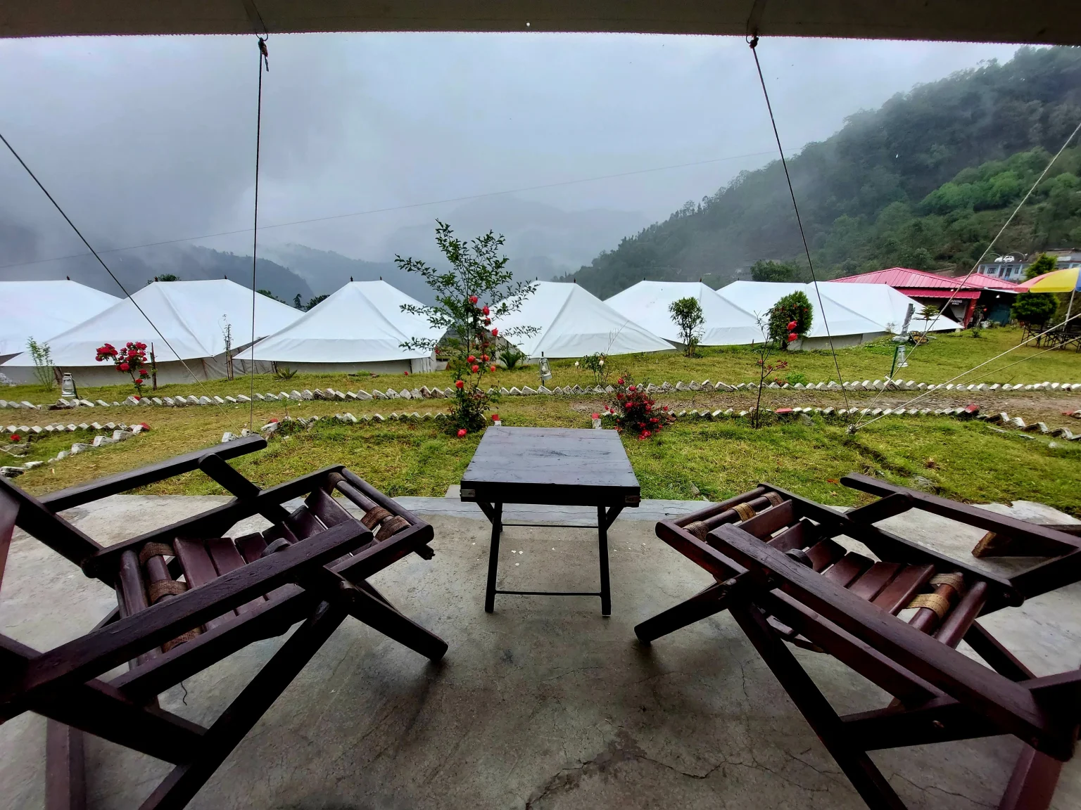 Private sit-out at a cottage in Guptkashi