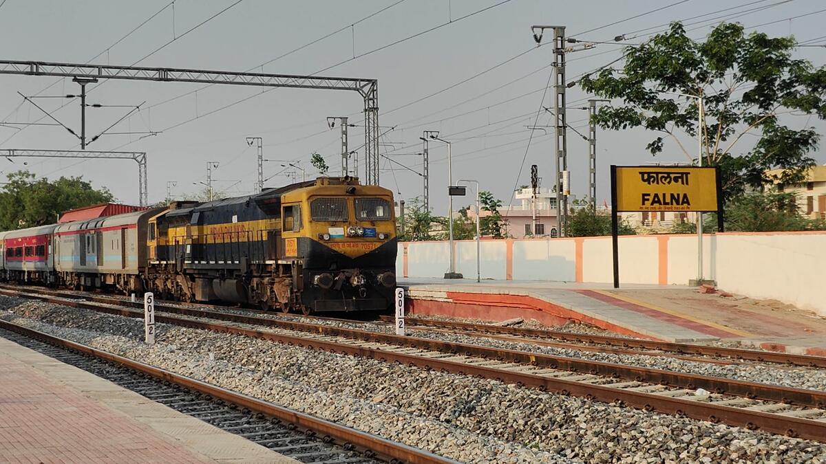 Train at Falna railway station platform